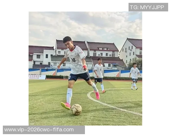 李足球写真展现青春活力与运动激情的完美结合