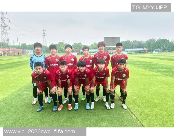 男子足球队精彩瞬间集锦展现团队精神与竞技魅力